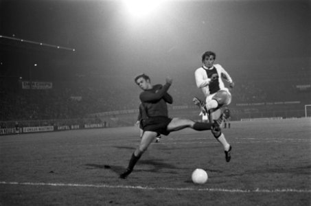 Ajax tegen Hannover 96 in het Olympisch Stadion Amsterdam in de Europa Cup voor , Bestanddeelnr 922-8208