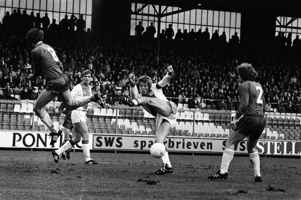 Ajax tegen Haarlem Lerby doet een poging tot omhaal, Bestanddeelnr 932-4832