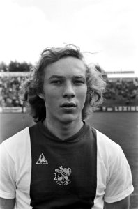 Ajax tegen Hertha BSC 3-1, oefenwedstrijd Henk van Santen (kop), Bestanddeelnr 927-4089