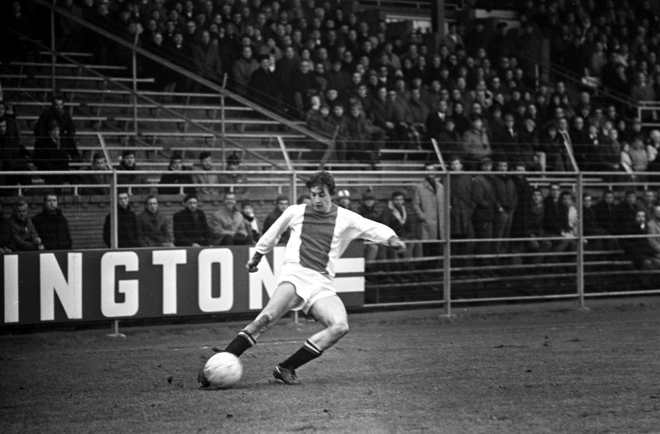Ajax tegen Holland Sport 2-2 nr. 19 Johan Cruijff , aktie, nr. 20 Johan Crui, Bestanddeelnr 922-1530