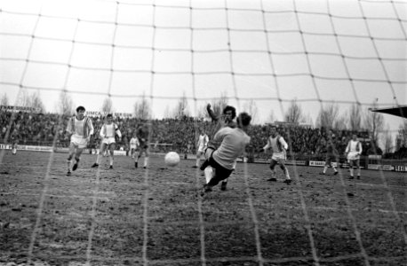 Ajax tegen Holland Sport 5-1. Tweede doelpunt van Ajax door Van Dijk, Bestanddeelnr 923-3480