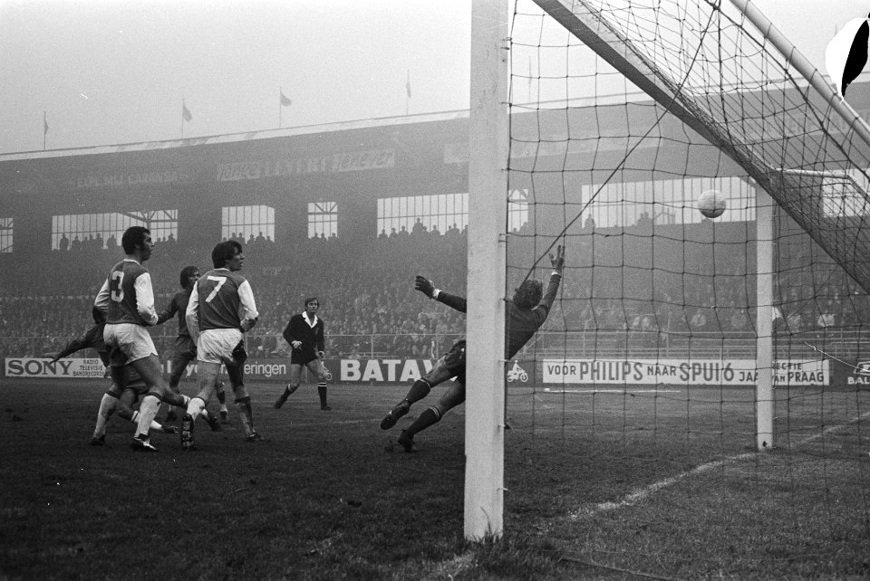 Ajax tegen Holland Sport 2-1 eerste doelpunt van Swart, Bestanddeelnr 924-0319