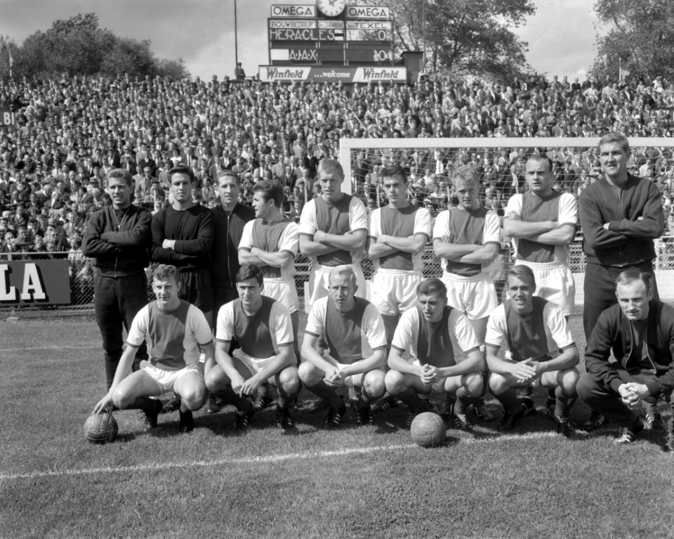 Ajax tegen Heracles 1-0, elftal Ajax, Bestanddeelnr 914-2402