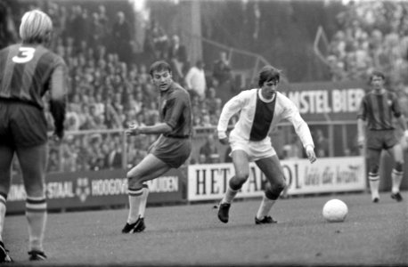 Ajax tegen Haarlem 4-0. Nummers 4.5 Paternotte, Bestanddeelnr 922-8104