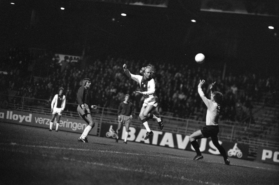 Ajax tegen FC Utrecht 5-1 Geels scoort voor Ajax, Bestanddeelnr 928-2139