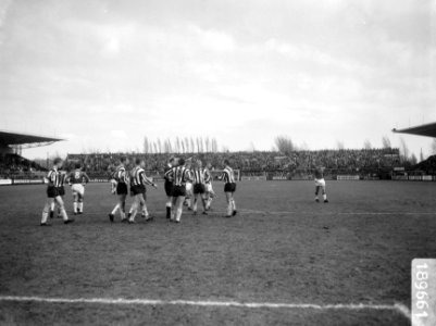 Ajax tegen Heracles, Knoef wordt van veld gestuurd, Bestanddeelnr 918-9661