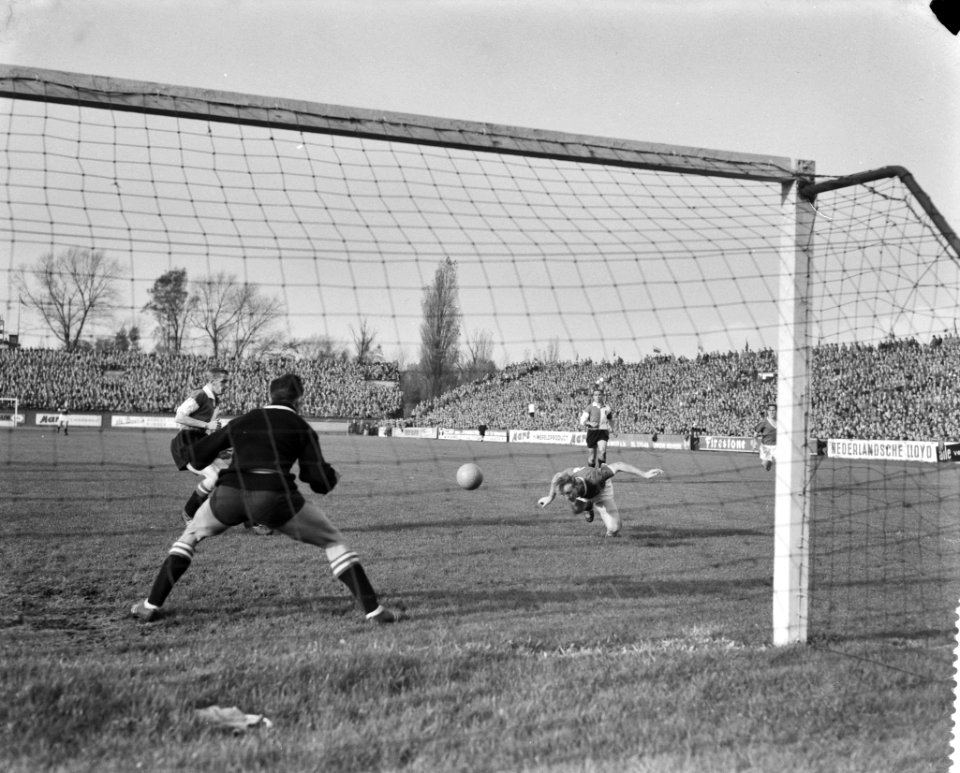 Ajax tegen Feyenoord 3-1, eerste doelpunt gemaakt door Bleyenberg, Bestanddeelnr 909-9627