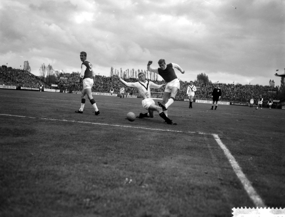 Ajax tegen Heracles 7-0 Duel Kerker en Armhoff, Bestanddeelnr 915-6036