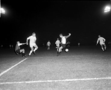 Ajax tegen Feyenoord 2-0, spelmoment, Tonnie Pronk in aktie, Bestanddeelnr 919-1668