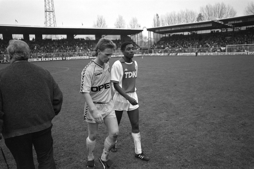 Ajax tegen Feyenoord Mario Been (l) en Brian Roy verlaten veld na afloop, Bestanddeelnr 934-1202