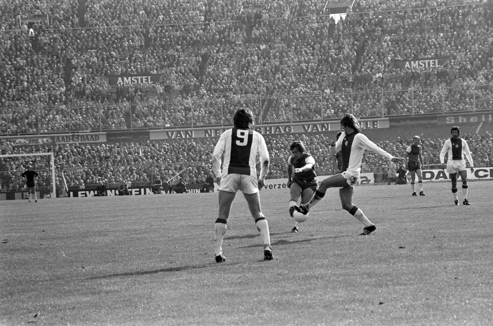 Ajax tegen Feyenoord 2-1, Wery (midden) scoort 0-1, Bestanddeelnr 926-7001
