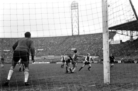 Ajax tegen Feyenoord 1-0. Spelmomenten, nummer 33 Suurendonk, Bestanddeelnr 921-1546
