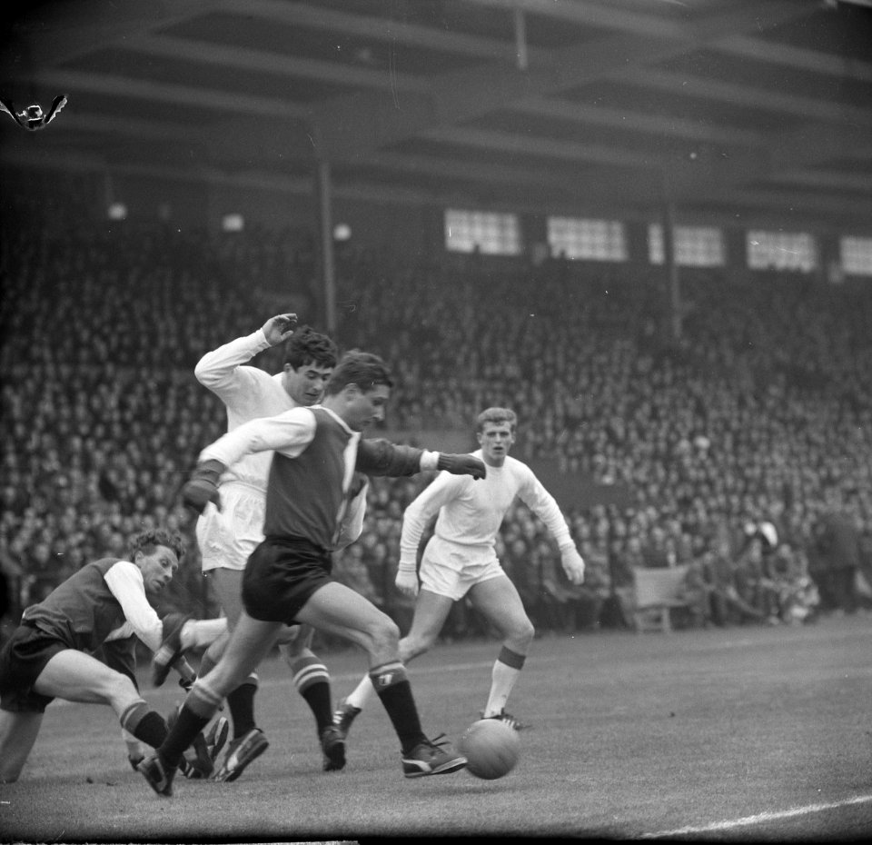 Ajax tegen Feyenoord 1-1, spelmoment vlnr Klaassens, Swart, Veldhoen en Keiz, Bestanddeelnr 916-0559