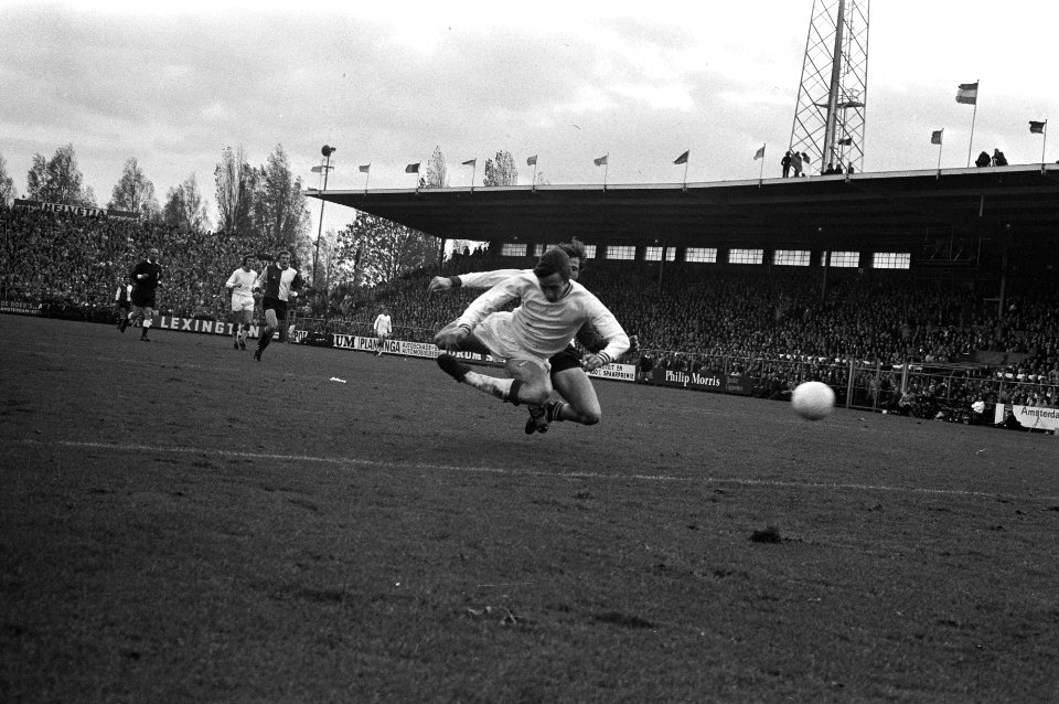 Ajax tegen Feyenoord 2-1, doelpunt van Cruijff, Bestanddeelnr 925-1134