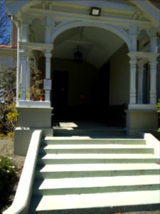 Aigantighe Art Gallery - 09 - House - Porch steps