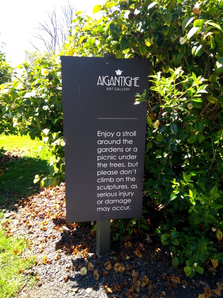 Aigantighe Art Gallery - 23 - Sculpture garden - sign at entrance