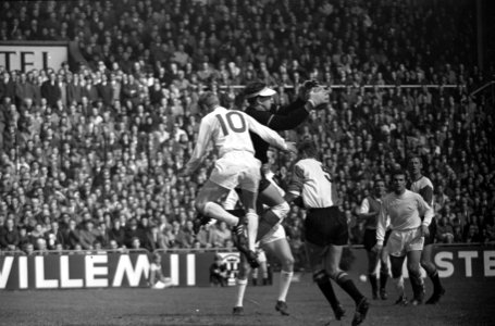 Ajax tegen Feyenoord 1-1 in Olympisch Stadion , aanval Ajax v.l.n.r. Tijm, Piete, Bestanddeelnr 917-6649