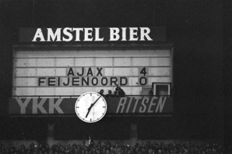 Ajax tegen Feijenoord 6-0 einduitslag 6-0 op scorebord, Bestanddeelnr 928-2483