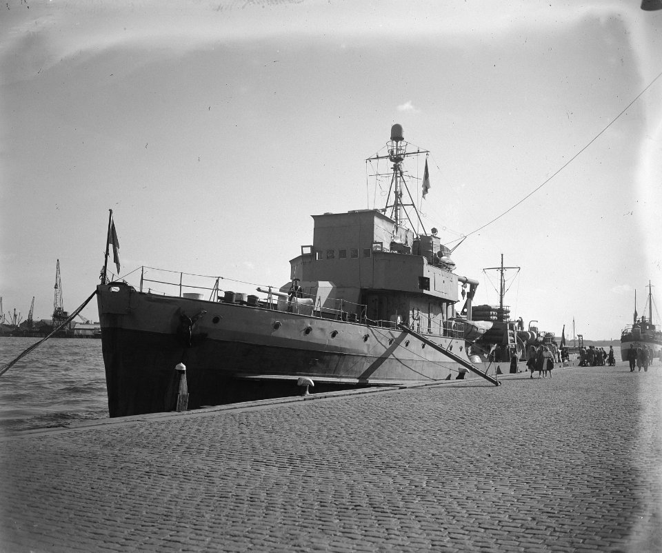 Ailette Franse politiekruiser Parkkade Rotterdam. Vooraanzicht, Bestanddeelnr 902-8686