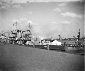 Ailette Franse politiekruiser Parkkade Rotterdam. Achteraanzicht, Bestanddeelnr 902-8688