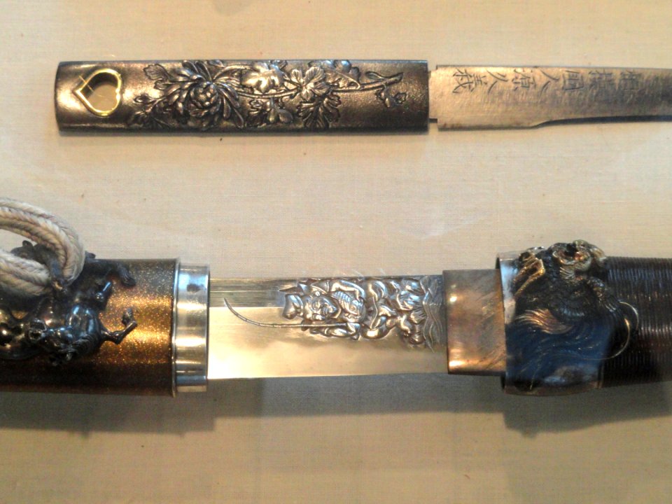 Aikuchi dagger with Fudo carving, blade by Umetada Akinaga of Yamashiro, 1704 - George Walter Vincent Smith Art Museum - DSC03630