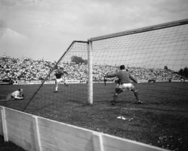 Ajax tegen Feyenoord 1-6, spelmomenten voor het Feyenoorddoel, Bestanddeelnr 911-3150