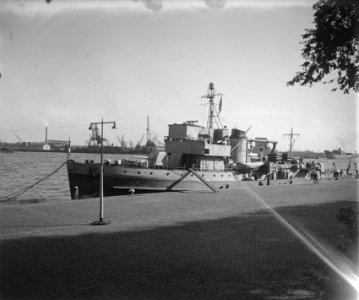 Ailette Franse politiekruiser Parkkade Rotterdam. Vooraanzicht, Bestanddeelnr 902-8687