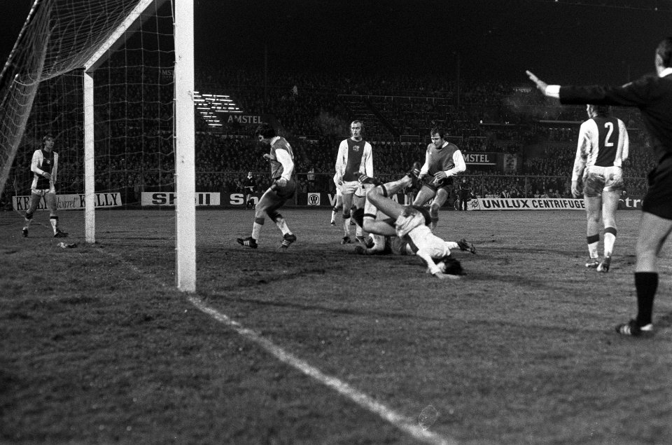 Ajax tegen Feyenoord, trainer Happel (Feyenoord), Bestanddeelnr 926-2591