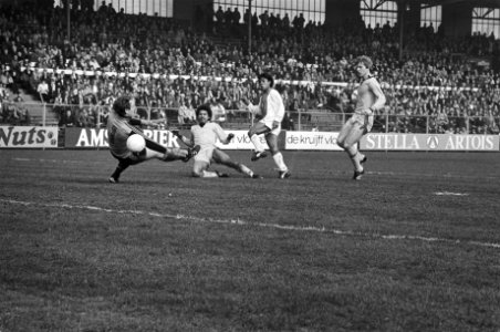 Ajax tegen FC Twente 3-2 Tahamata scoort winnende doelpunt langs keeper van Ger, Bestanddeelnr 930-7391