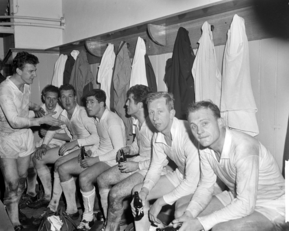 Ajax tegen Feyenoord (juichende spelers van Ajax), Bestanddeelnr 913-8149