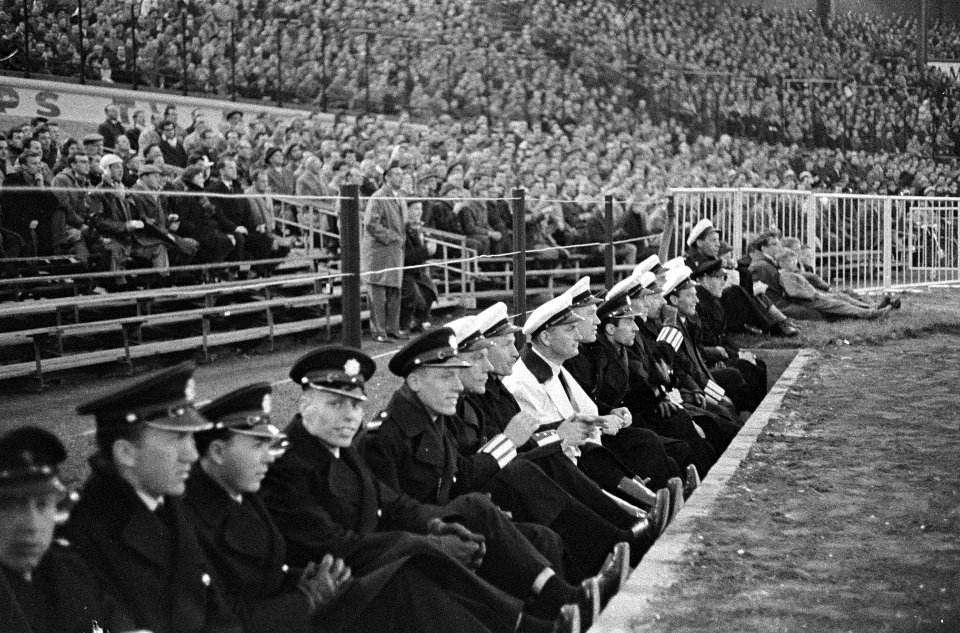 Ajax tegen Feyenoord (politie-loopgraaf in Stadion), Bestanddeelnr 913-8127
