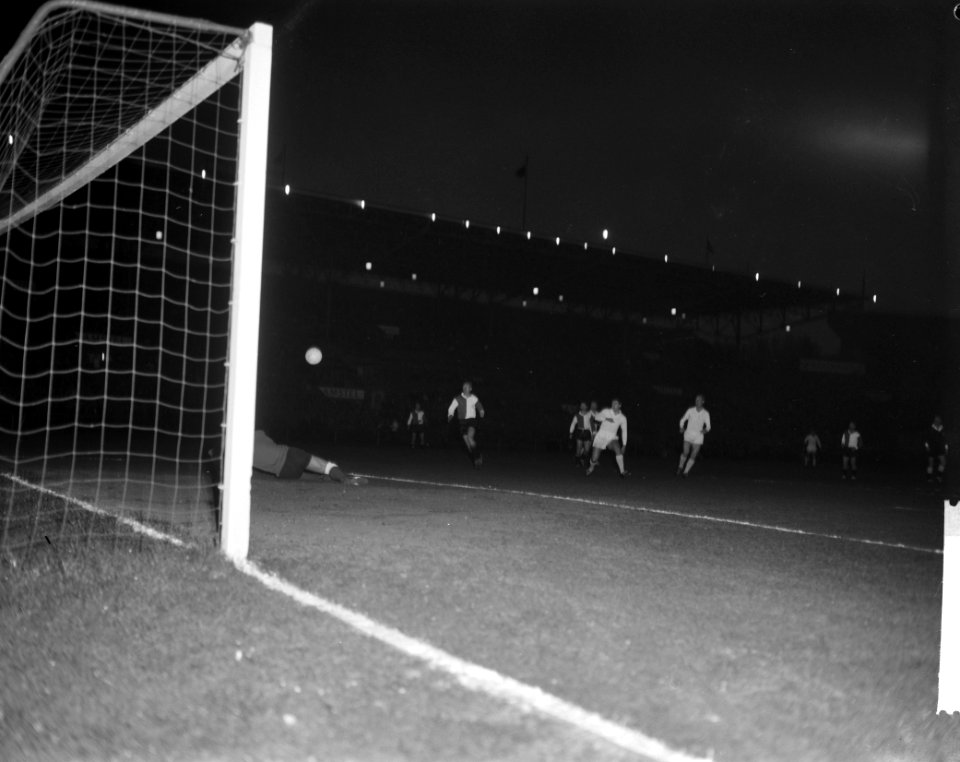 Ajax tegen Feyenoord (juichende spelers van Ajax), Bestanddeelnr 913-8147