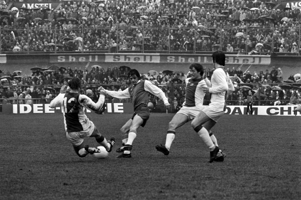Ajax tegen Feyenoord 0-1, Kristensen tussen vlnr Blankenburg, Haan en Dusbab, Bestanddeelnr 927-7952