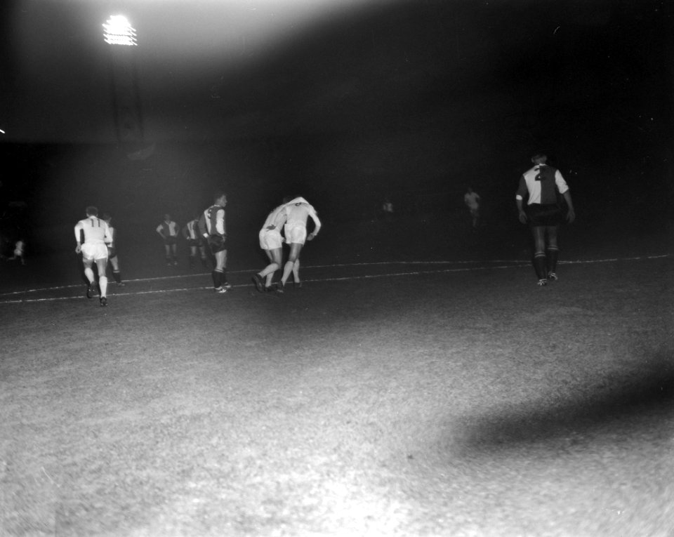 Ajax tegen Feyenoord (juichende spelers van Ajax), Bestanddeelnr 913-8145