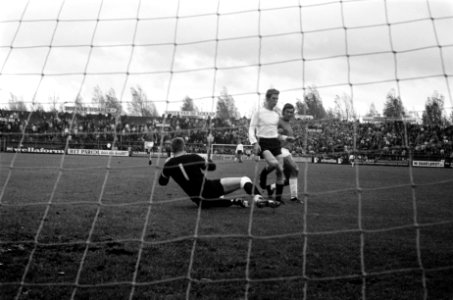 Ajax tegen NAC 2-1. Swart en Cruijff in aktie (slecht), Bestanddeelnr 922-9561