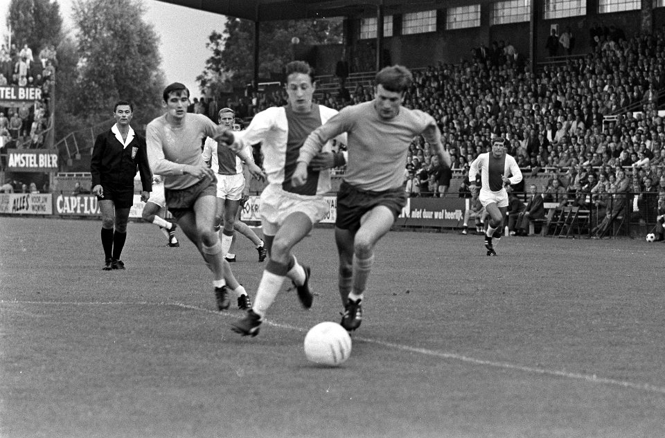 Ajax tegen Everton. Cruijff in aktie, Bestanddeelnr 920-5838