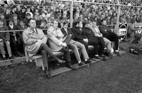 Ajax tegen FC Twente 2-0 Johan Cruijff op reservebank, Bestanddeelnr 922-3604