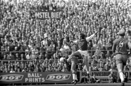 Ajax tegen FC Twente 2-0 Johan Cruijff op reservebank, Bestanddeelnr 922-3609