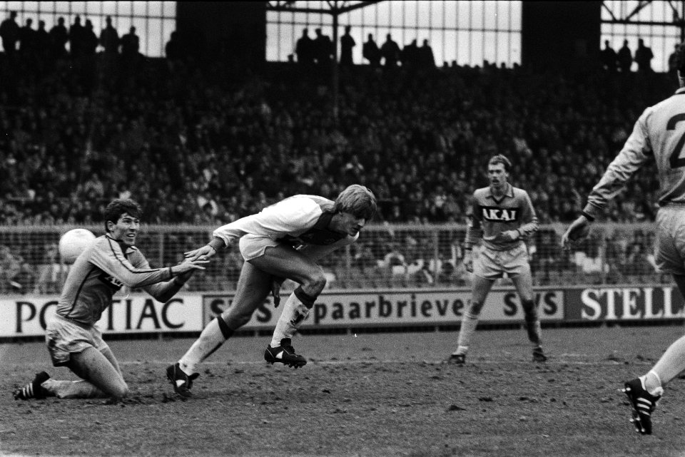 Ajax tegen Excelsior kopbal van Willem Kieft, Bestanddeelnr 932-5066