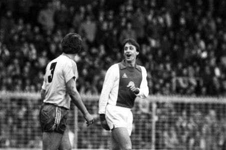 Ajax tegen FC Den Haag 9-1. Onderonsje met Cruijff en Mansveld, Bestanddeelnr 932-0558