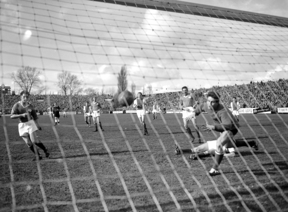 Ajax tegen Fortuna 7-4 Doelpunt Fortuna, Bestanddeelnr 912-2418
