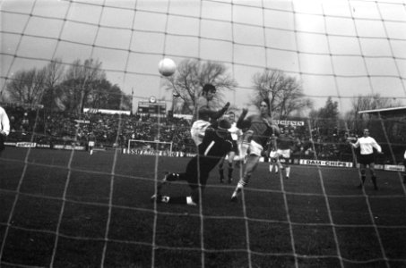 Ajax tegen NAC 2-1. Swart en Cruijff in aktie (slecht), Bestanddeelnr 922-9556