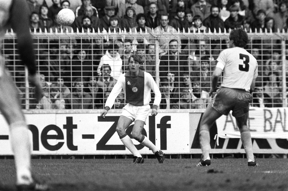 Ajax tegen FC Den Haag 9-1. 25.27 Tribune met voetbalsupporters, Bestanddeelnr 932-0565