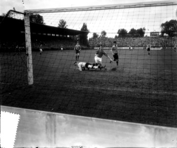 Ajax tegen EBOH 2-2, keeper EBOH, Bestanddeelnr 907-3330