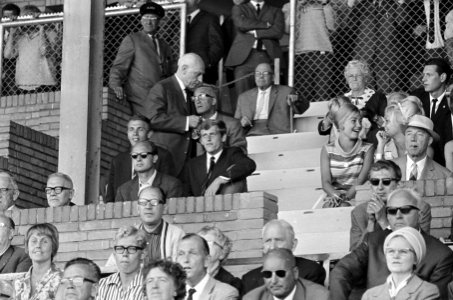 Ajax tegen NAC 4-1, Piet Keizer op de tribune, Bestanddeelnr 919-4665