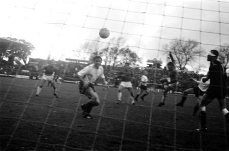 Ajax tegen NAC 2-1. Swart en Cruijff in aktie (slecht), Bestanddeelnr 922-9560