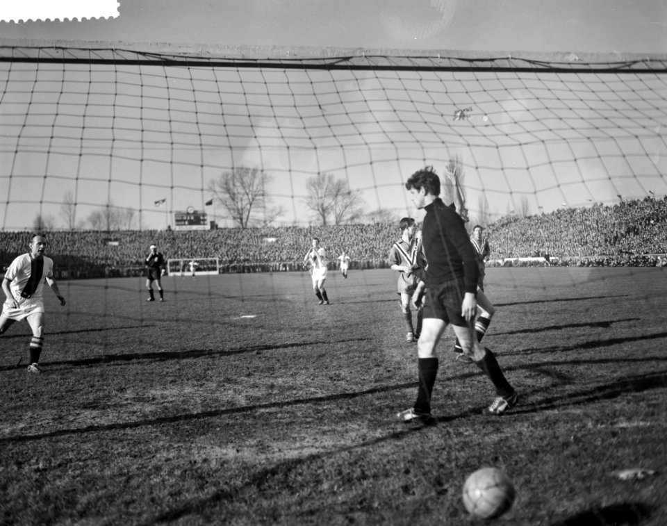 Ajax tegen DWSA 2-0, keeper Jongbloed in actie, Bestanddeelnr 911-0079