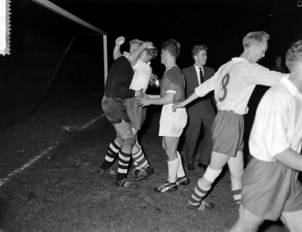 Ajax tegen Frederikstad 0-0 in het Olympisch Stadion keeper van Frederikstad wor, Bestanddeelnr 911-5743