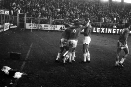Ajax tegen NAC 2-1. Swart en Cruijff in aktie (slecht), Bestanddeelnr 922-9557