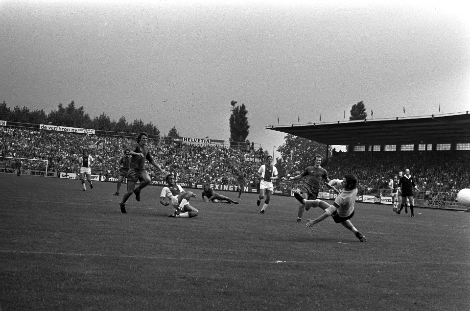 Ajax tegen FC Amsterdam 6-1, Neeskens scoort uit voorzet van Cruijff, Cruijff sc, Bestanddeelnr 926-6203